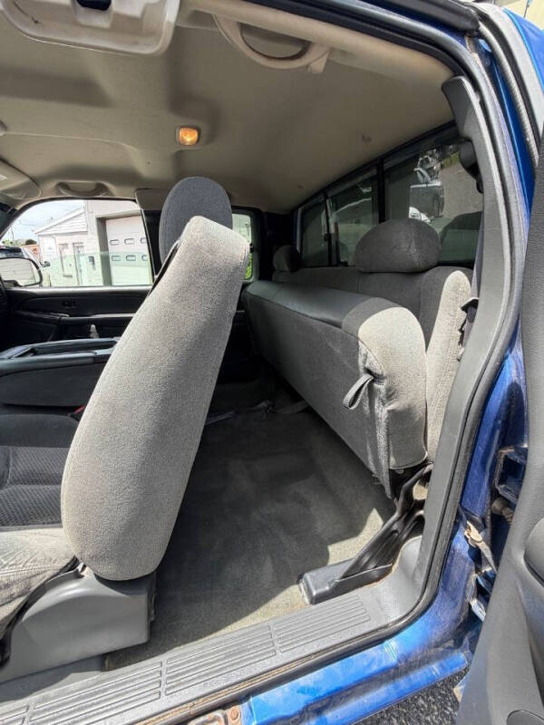 2004 Chevrolet Silverado 1500 LS