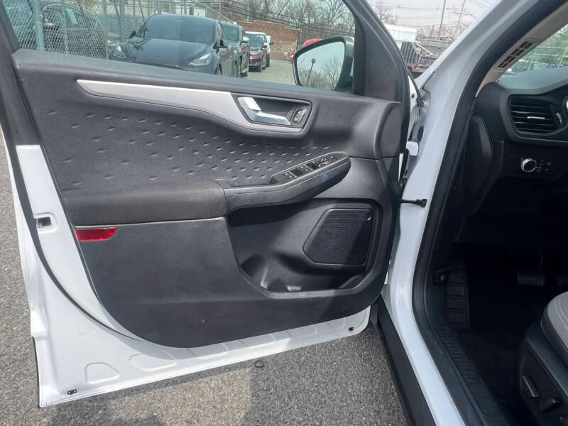 2020 Ford Escape SE