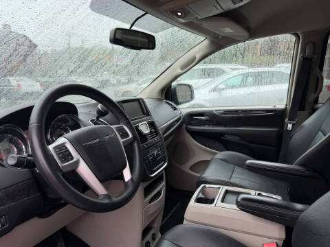 2016 Chrysler Town and Country Touring