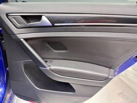 2017 Volkswagen Golf R 4Motion