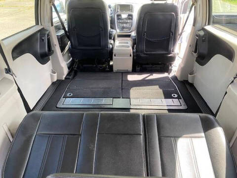 2012 Chrysler Town and Country Touring