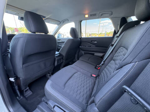 2022 Nissan Pathfinder SV