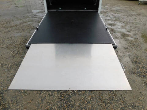 2025 United Trailers USH 28' Stacker Race Trailer L