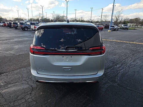 2024 Chrysler Pacifica Touring L