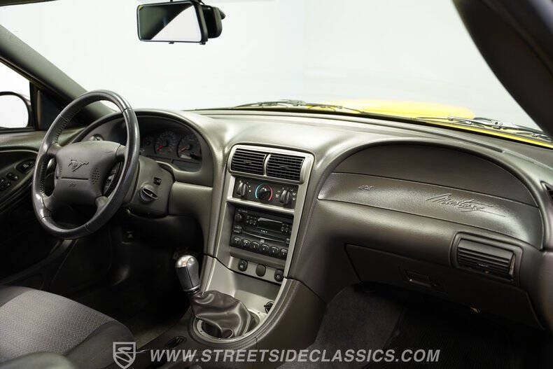 2004 Ford Mustang GT Deluxe