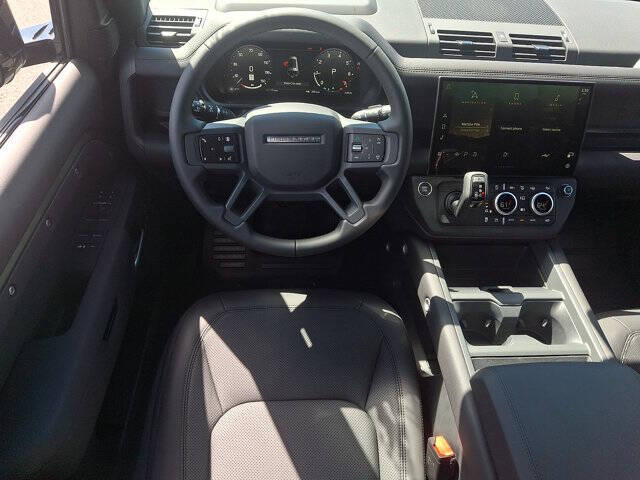 2026 Land Rover Defender 130 P400 X-Dynamic SE