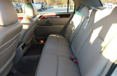 2004 Lincoln Town Car Ultimate