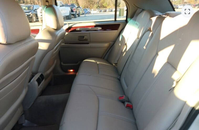 2004 Lincoln Town Car Ultimate