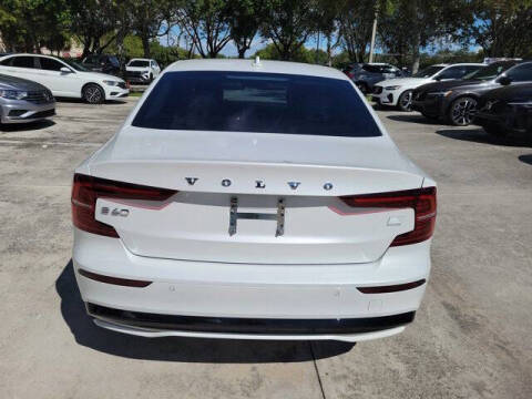 2024 Volvo S60 Recharge T8 Plus Dark Theme