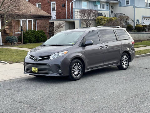 2018 Toyota Sienna for sale at Reis Motors LLC in Lawrence NY