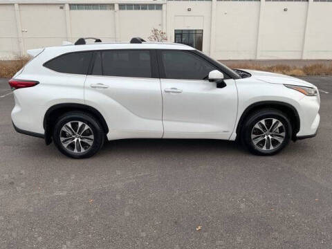 2022 Toyota Highlander Hybrid XLE