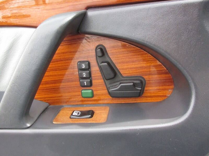 1992 Mercedes-Benz 400-Class 400 SE