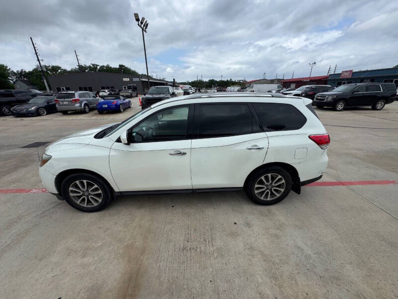 2016 Nissan Pathfinder SV