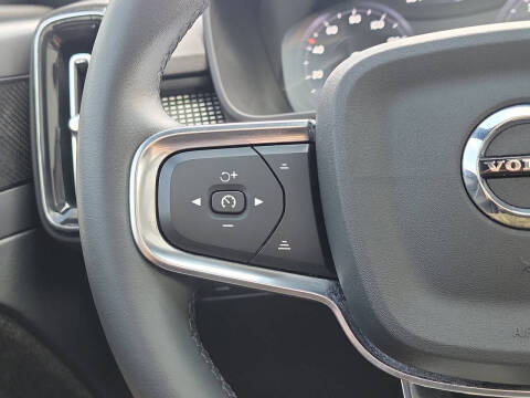 2022 Volvo XC40 T5 R-Design