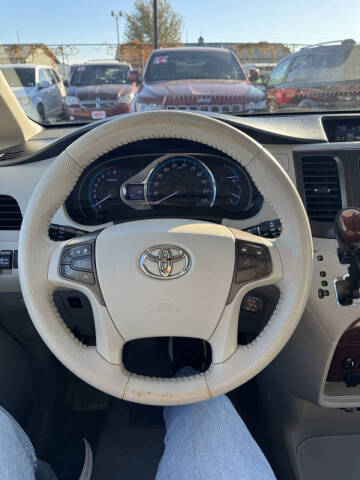 2013 Toyota Sienna XLE 8-Passenger