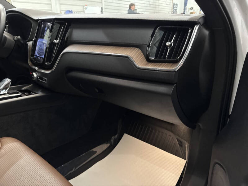 2022 Volvo XC60 B5 Inscription