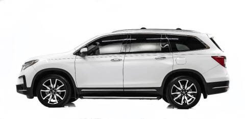2019 Honda Pilot Touring w/Rear Captain's Chairs