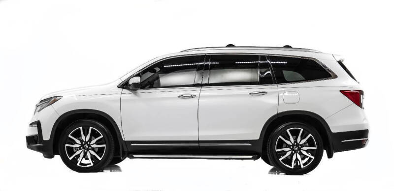 2019 Honda Pilot Touring w/Rear Captain's Chairs