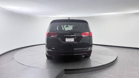 2022 Chrysler Voyager LX