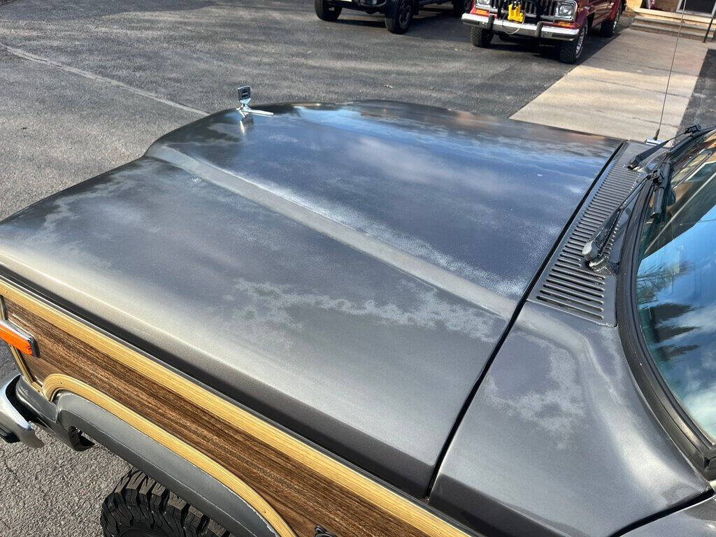1989 Jeep Grand Wagoneer 41