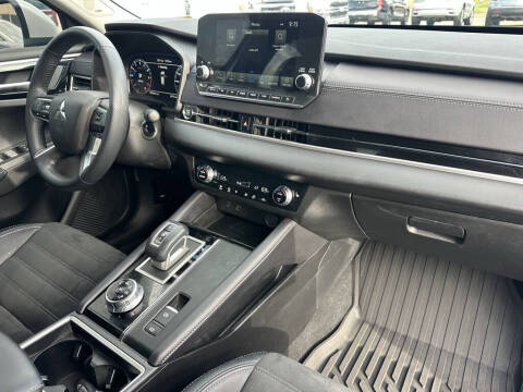 2023 Mitsubishi Outlander SE