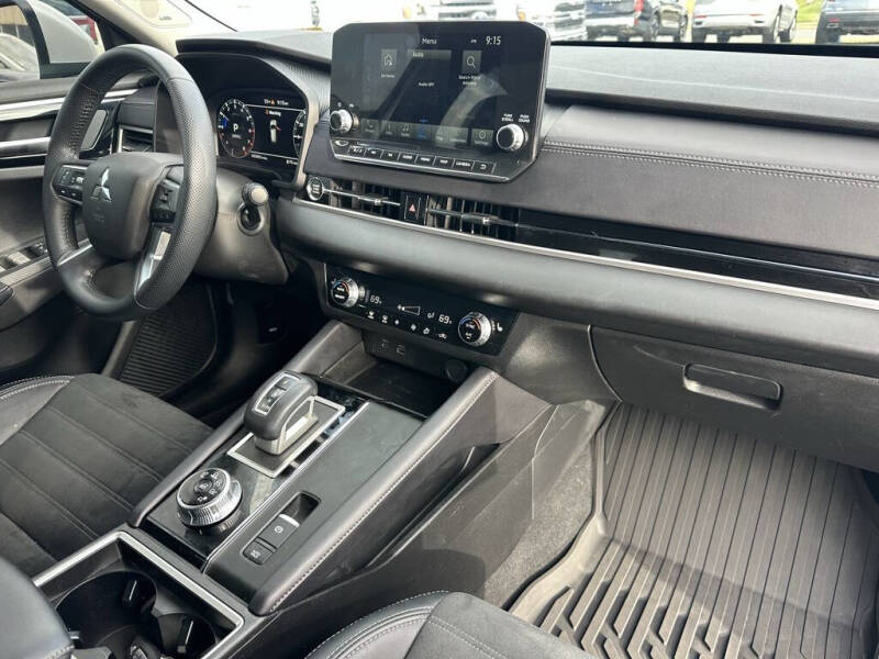 2023 Mitsubishi Outlander SE