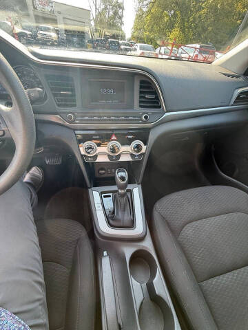 2019 Hyundai Elantra SE