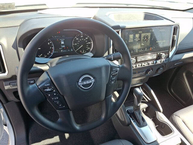 2025 Nissan Frontier SV