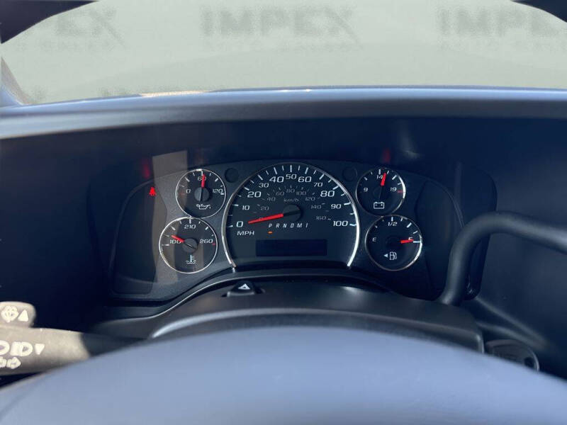 2025 Chevrolet Express LT 3500
