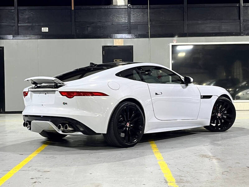 2016 Jaguar F-TYPE R