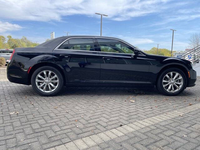 2022 Chrysler 300 Touring