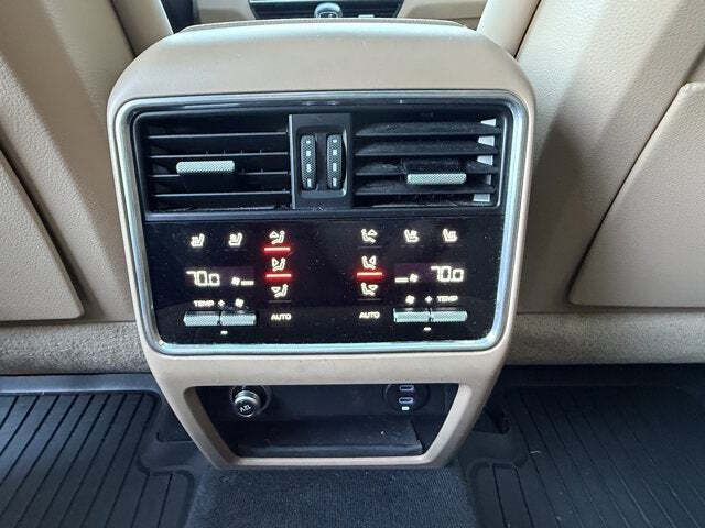 2022 Porsche Cayenne E-Hybrid Platinum Edition