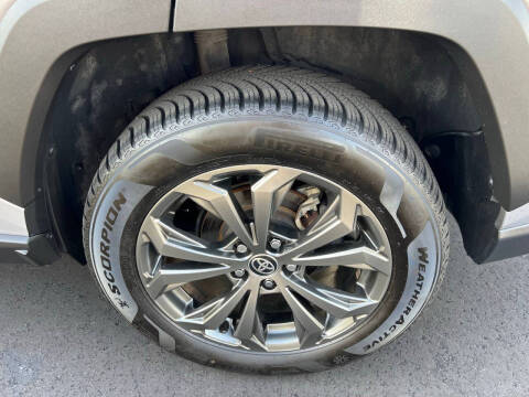 2022 Toyota RAV4 Hybrid XLE Premium