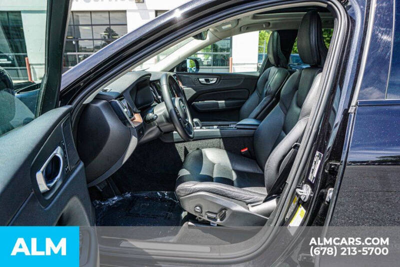 2024 Volvo XC60 B5 Plus Dark Theme