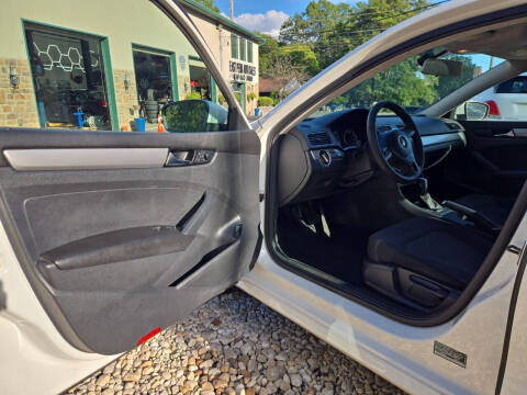 2014 Volkswagen Passat 1.8T S PZEV