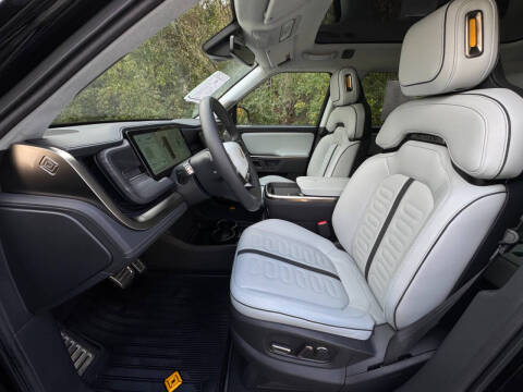 2023 Rivian R1S Adventure