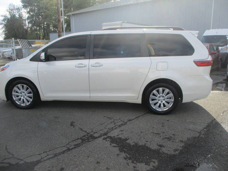 2017 Toyota Sienna Limited Premium 7-Passenger