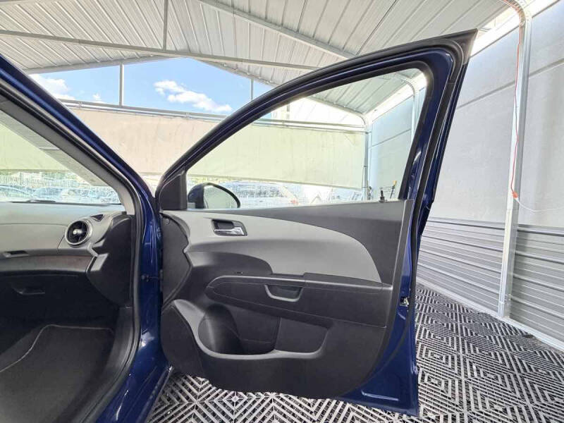 2013 Chevrolet Sonic LT Manual