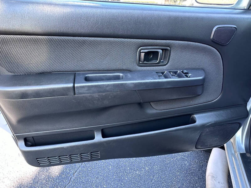 2001 Nissan Frontier SE