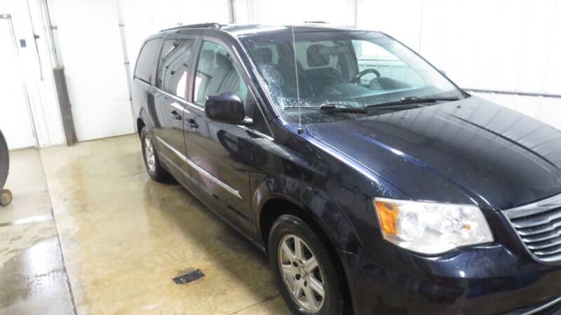 Used 2011 Chrysler Town & Country Touring with VIN 2A4RR5DGXBR638017 for sale in Pierre, SD