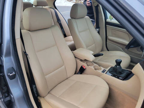 2004 BMW 3 Series 325xi