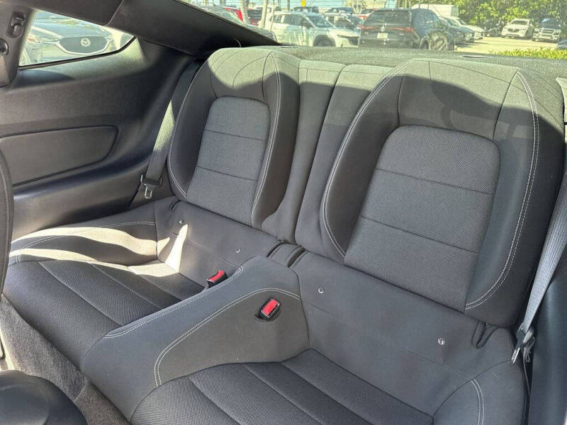 2016 Ford Mustang V6