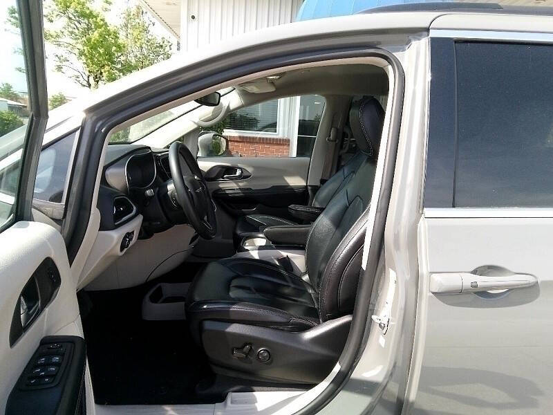 2022 Chrysler Pacifica Touring L