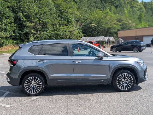 2025 Volkswagen Taos SE