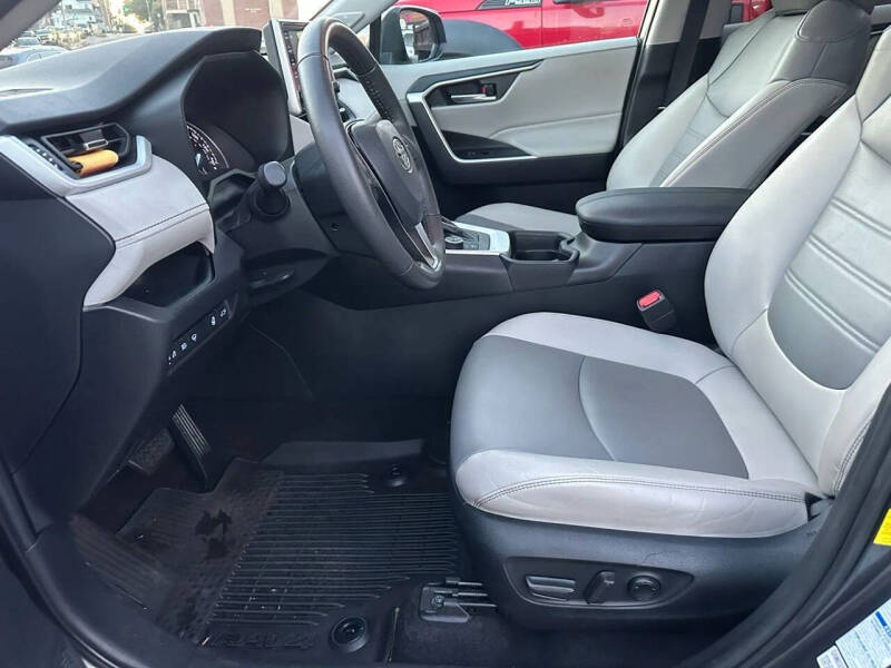 2021 Toyota RAV4 Hybrid XLE Premium