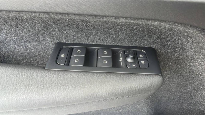 2026 Volvo XC40 B5 Core