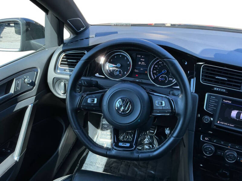 2017 Volkswagen Golf R 4Motion