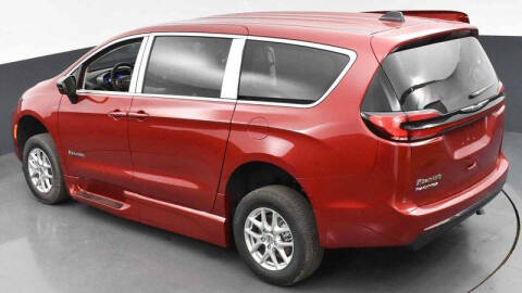 2024 Chrysler Pacifica Touring L