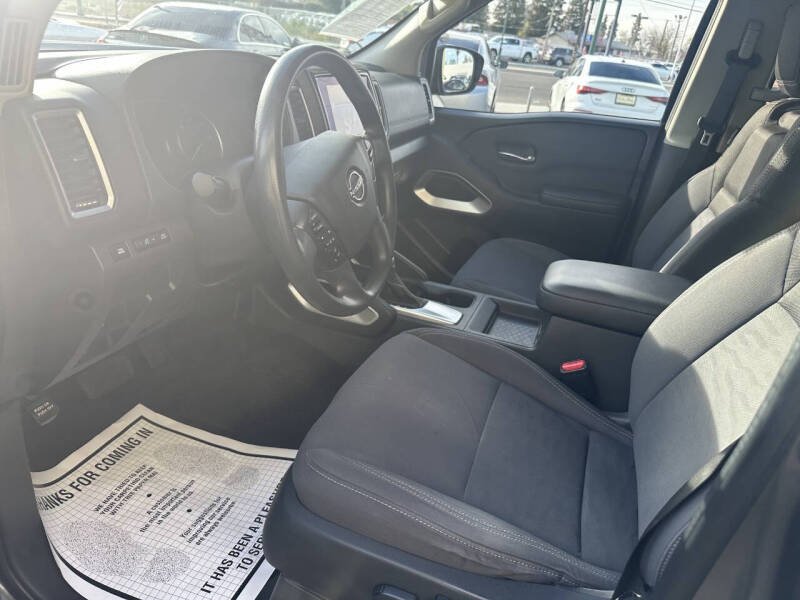 2022 Nissan Frontier SV