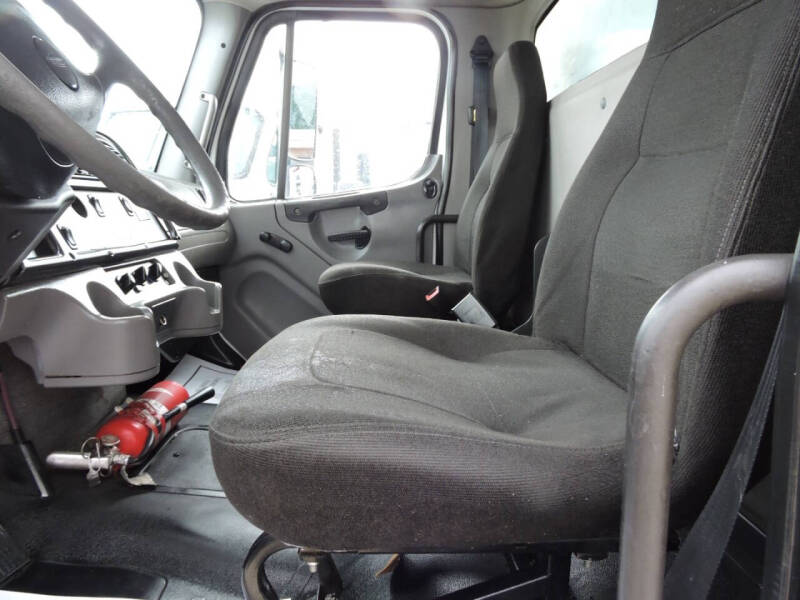 2012 Freightliner M2 106